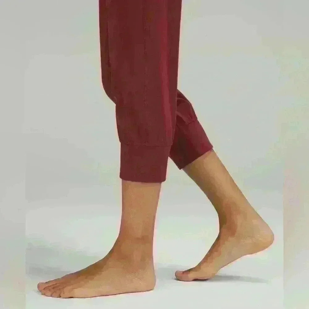 Lululemon Align High-Rise Cropped Jogger size 2
Mulled Wine - Picture 4 of 13